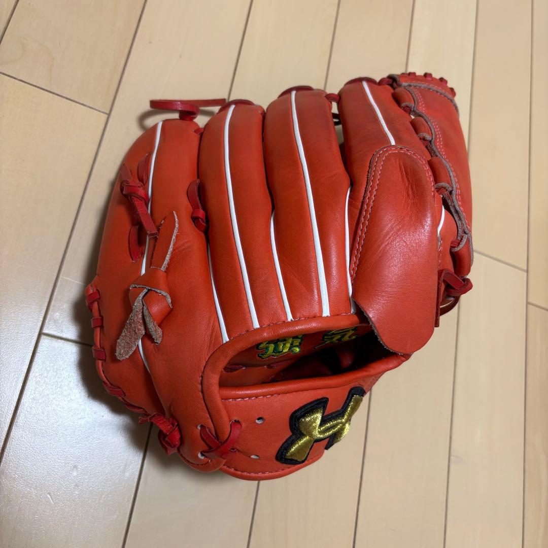 アンダーアーマー軟式グローブ オレンジ色　ピッチャー用