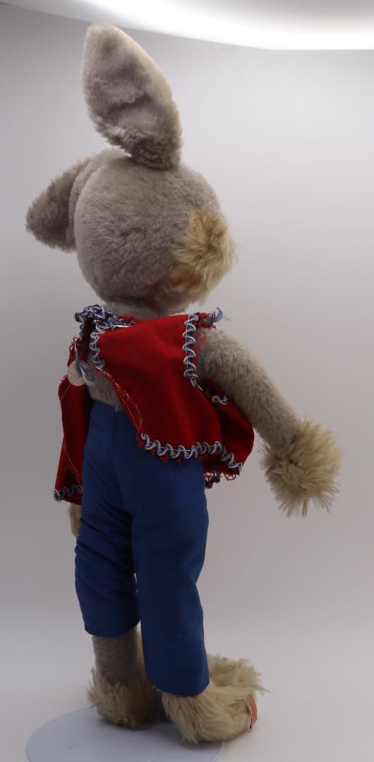 ウサギのぬいぐるみ人形