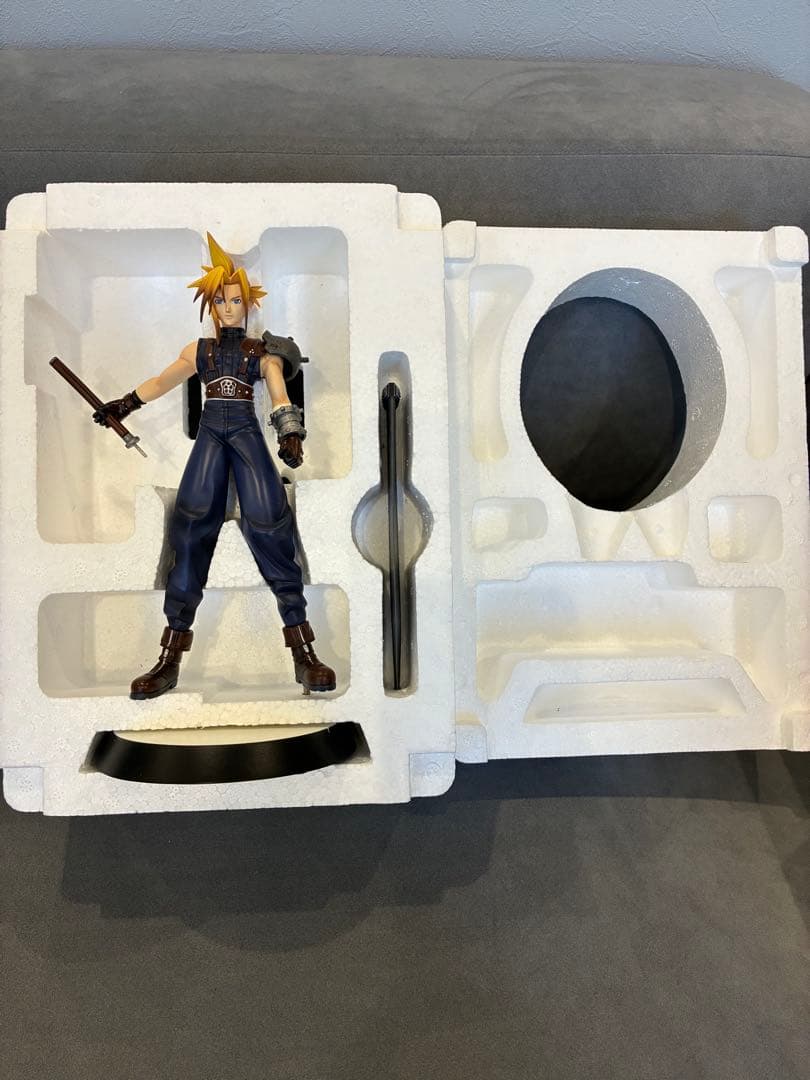 FF7 クラウド コールドキャスト ARTFX コトブキヤ 完成品