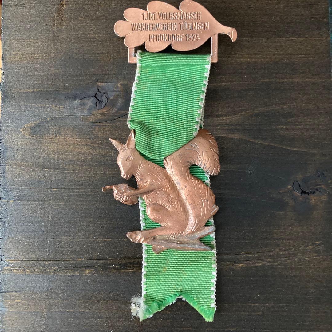 専用　リスのバッチ　ドイツ　ヴィンテージ