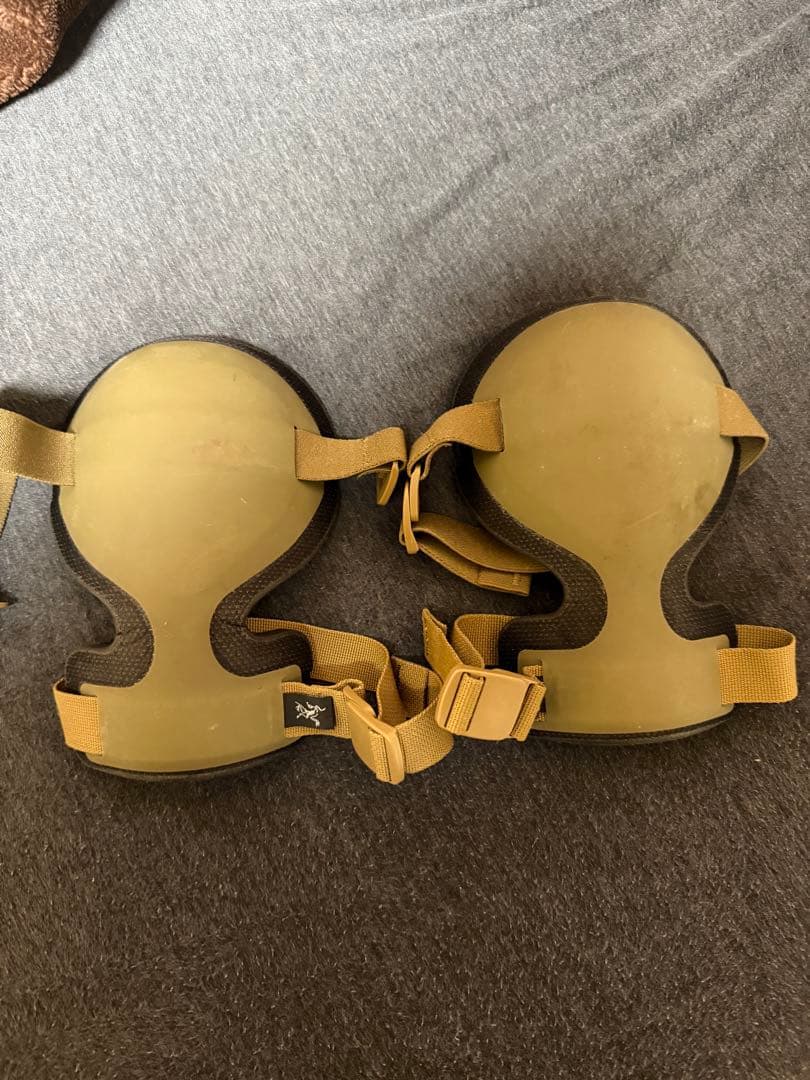 美品　アークテリクス　リーフ　ニーパッド