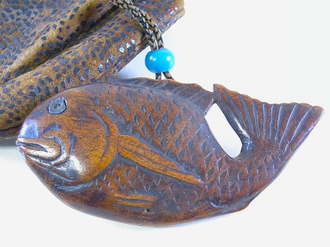 【 E719 】 コレクター放出品　明治時代～大正時代　アイヌ玉魚根付皮提げ袋