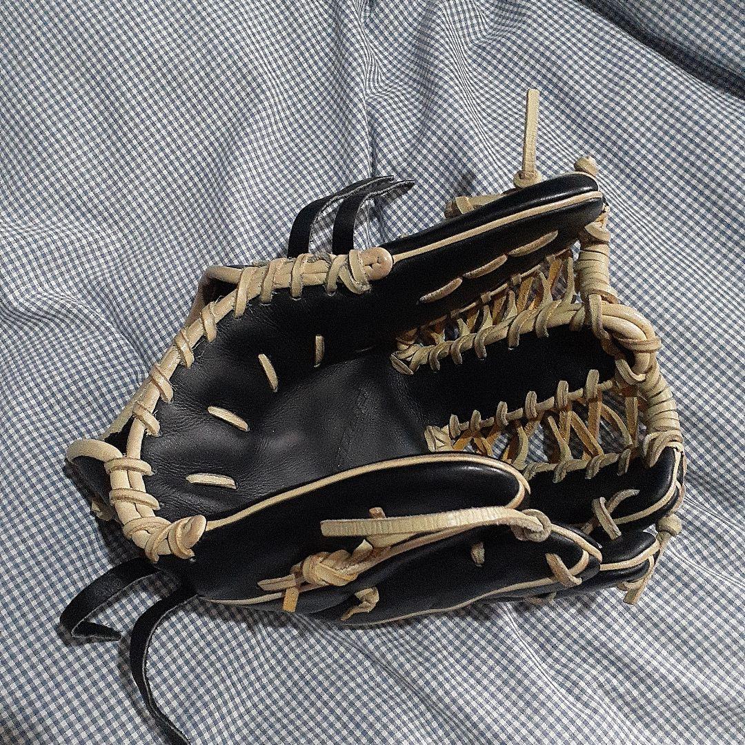 軟式グローブ 黒/ベージュ レース編み