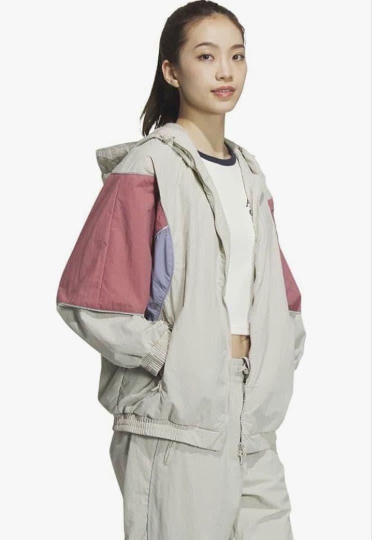 新品　adidas ウィンドブレーカー　上下セット　ナイロンパーカー　パンツ