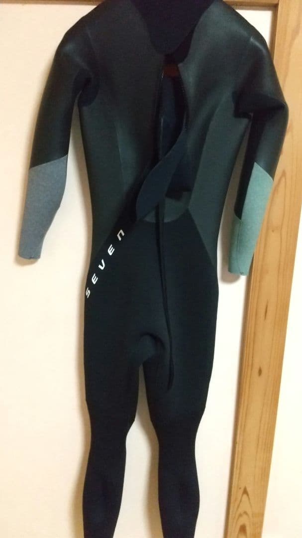 新品同様　セブン　セミドライ　サーフィン　ウェットスーツ　裏起毛