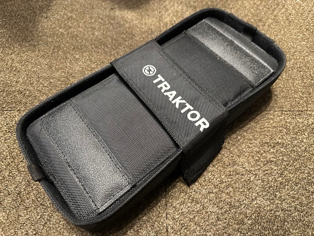 【専用ケース付き】TRAKTOR KONTROL X1 DJコントローラー