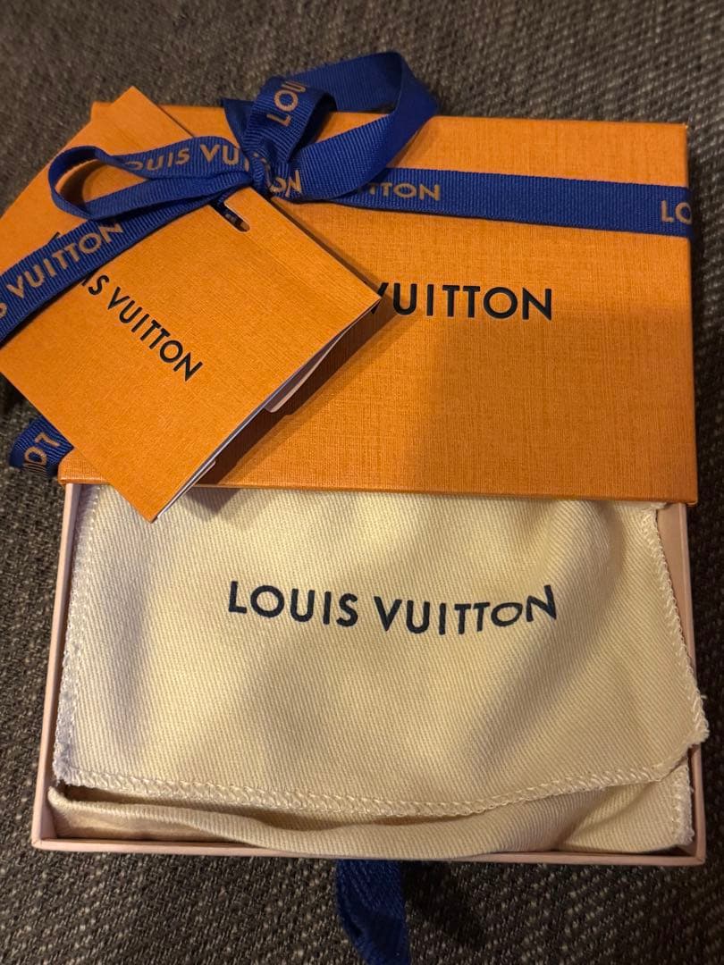 Louis Vuitton テニスラケット型キーホルダー