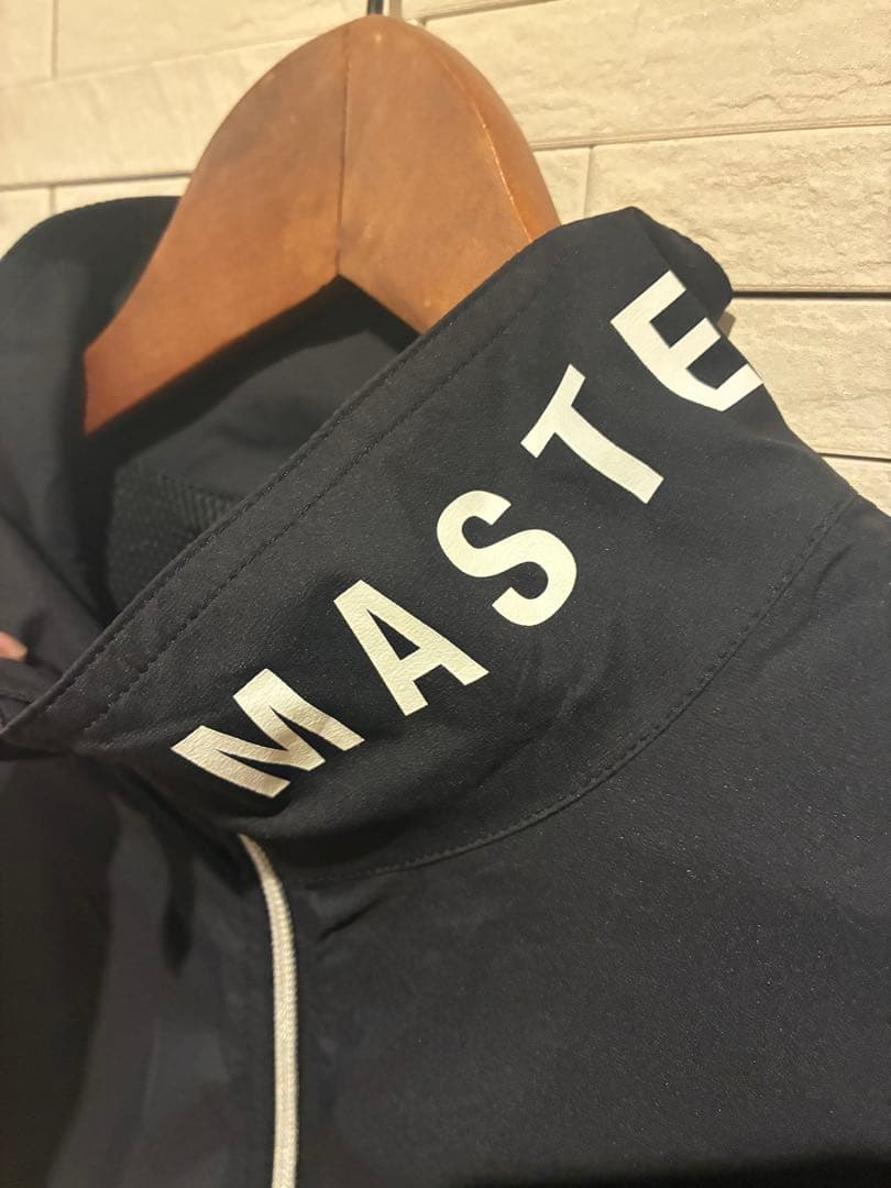 マスターバニー黒 ジャケット スポーツ メンズウェア　サイズ4