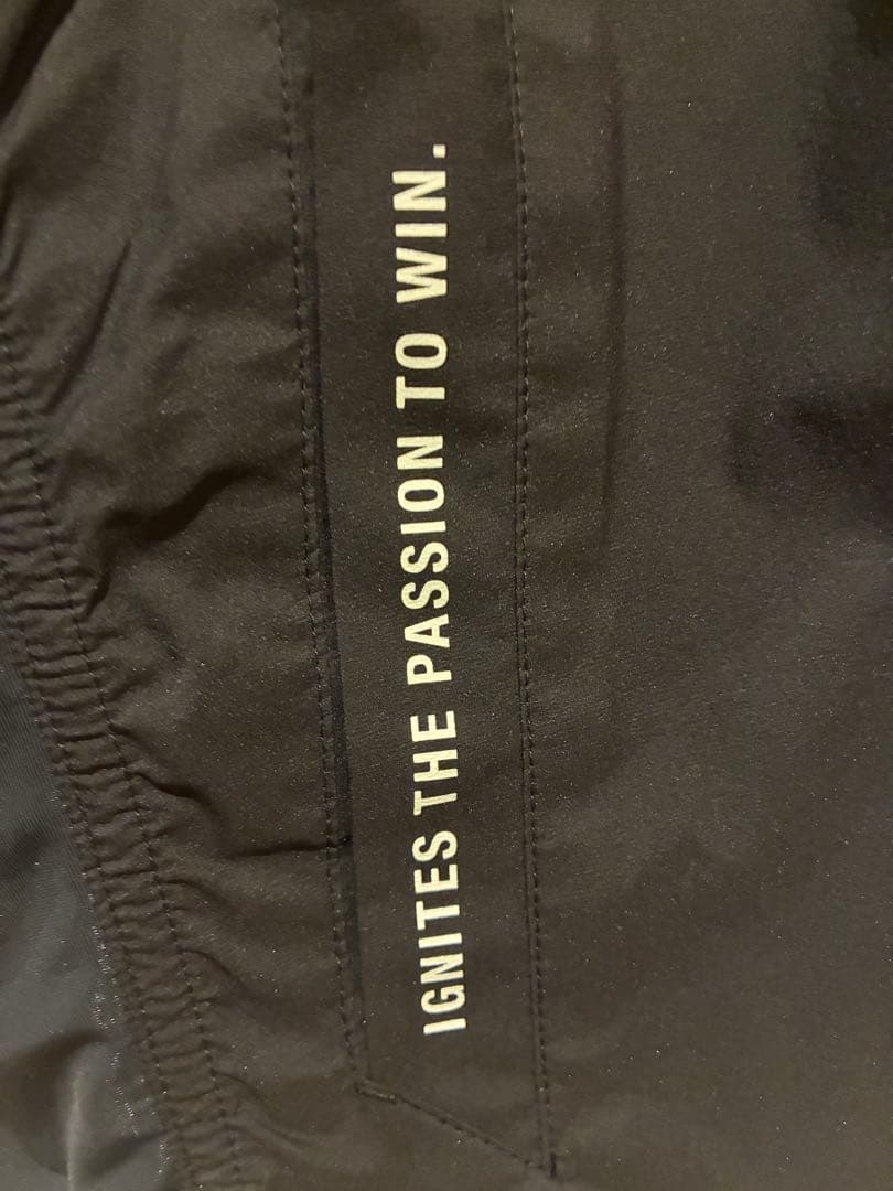 マスターバニー黒 ジャケット スポーツ メンズウェア　サイズ4