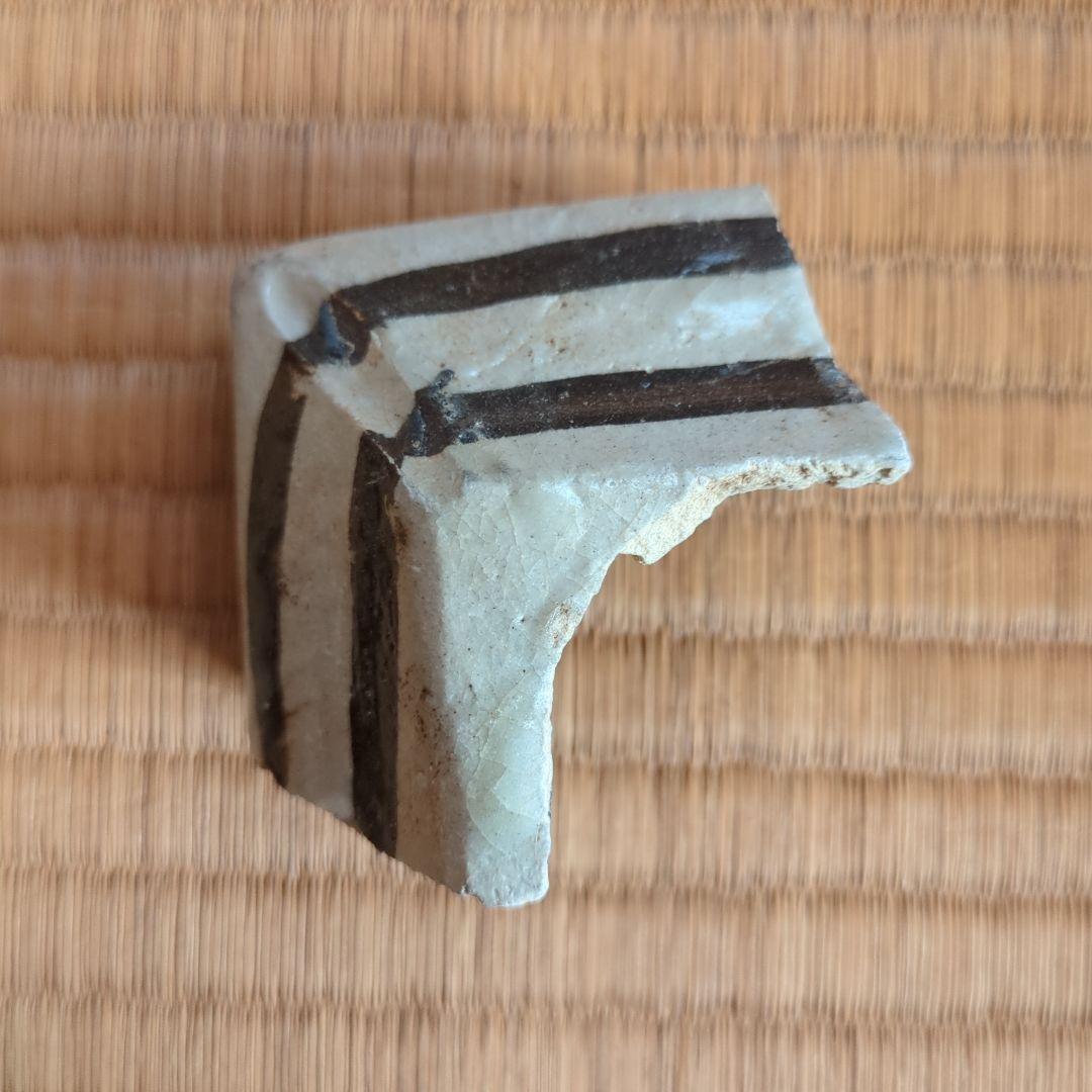 幾何学模様の陶器の破片　織部焼　織部　美濃　骨董品　古美術　志野