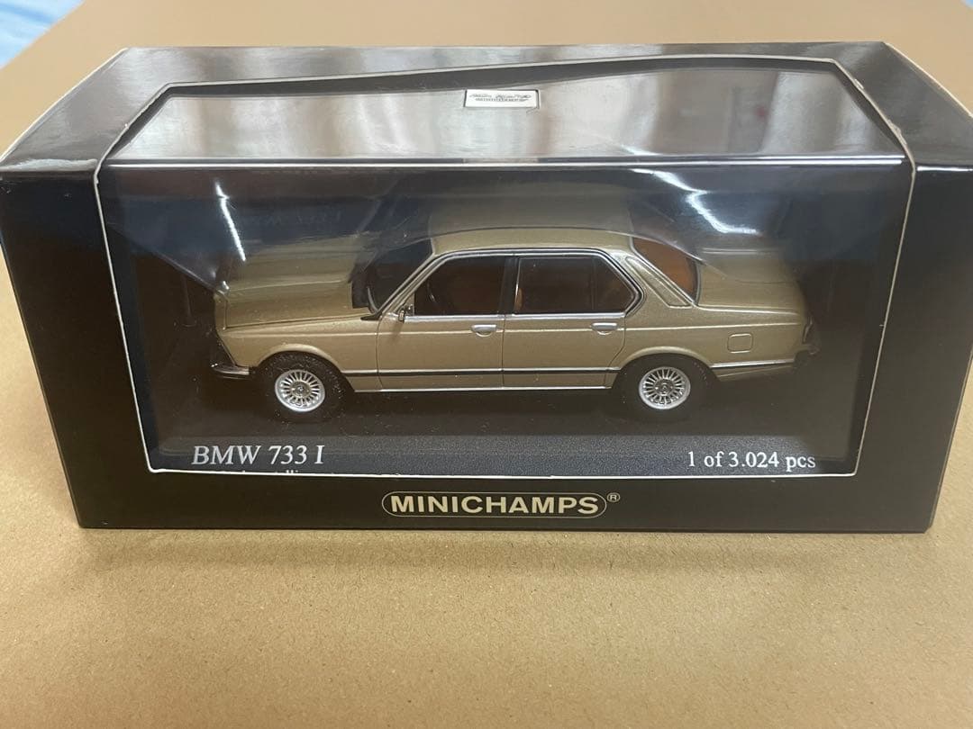 ミニカー  733i 1977 Gold llic 1/43