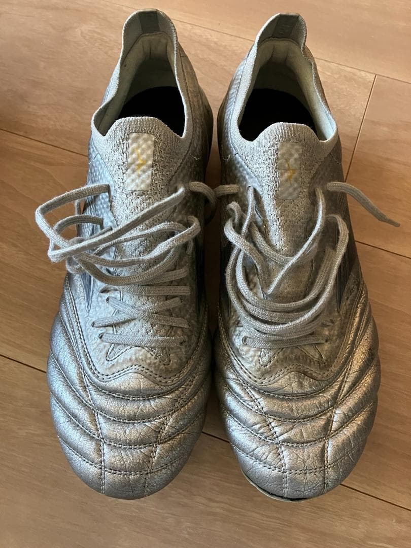 サッカーシューズ スパイク シルバー　モレリアネオⅣベータ