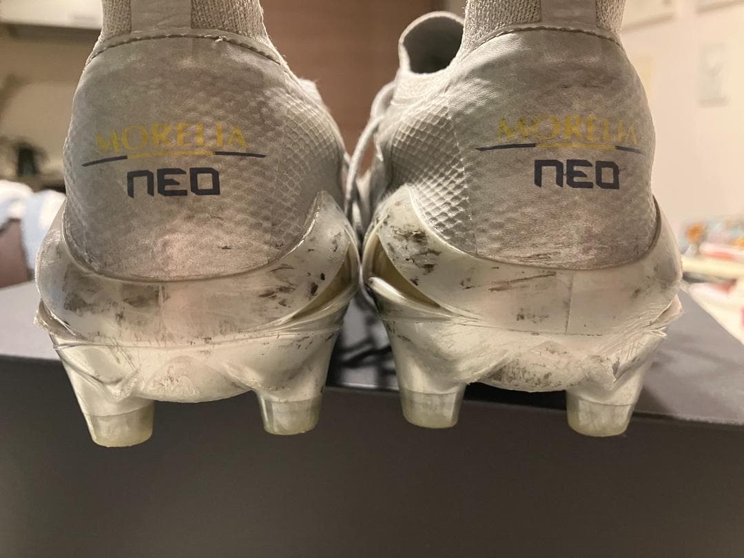 サッカーシューズ スパイク シルバー　モレリアネオⅣベータ