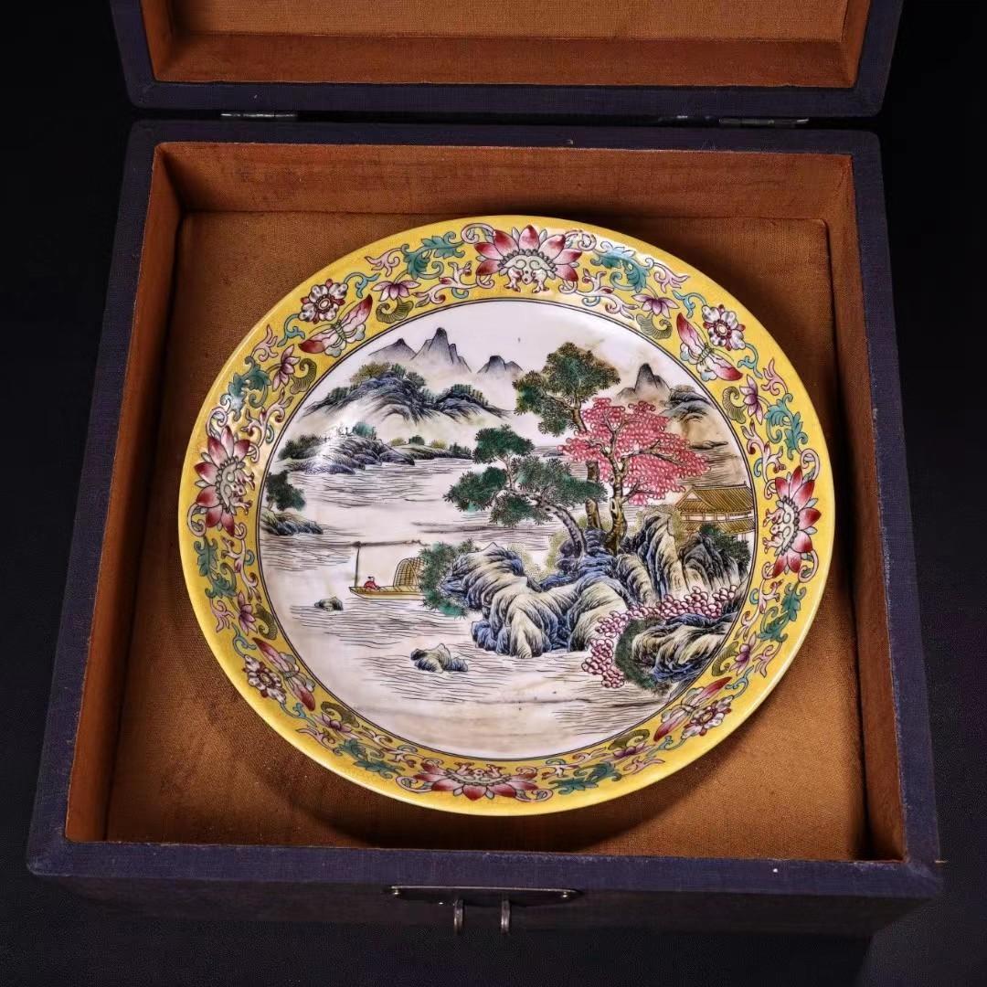 中国古美術・珍蔵粉彩・陶磁器の中皿・風景絵・置物・純手描き・刺繍の箱付・茶道具