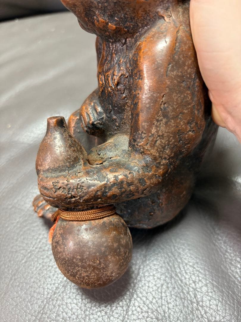瓢箪を持つ猿　置物