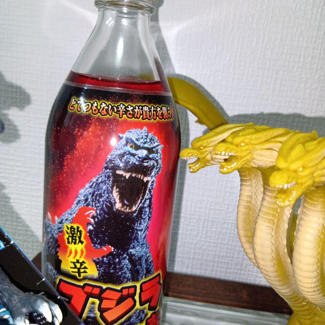 ゴジラ・キングギドラ フィギュア・リキュール激辛３点セット新品
