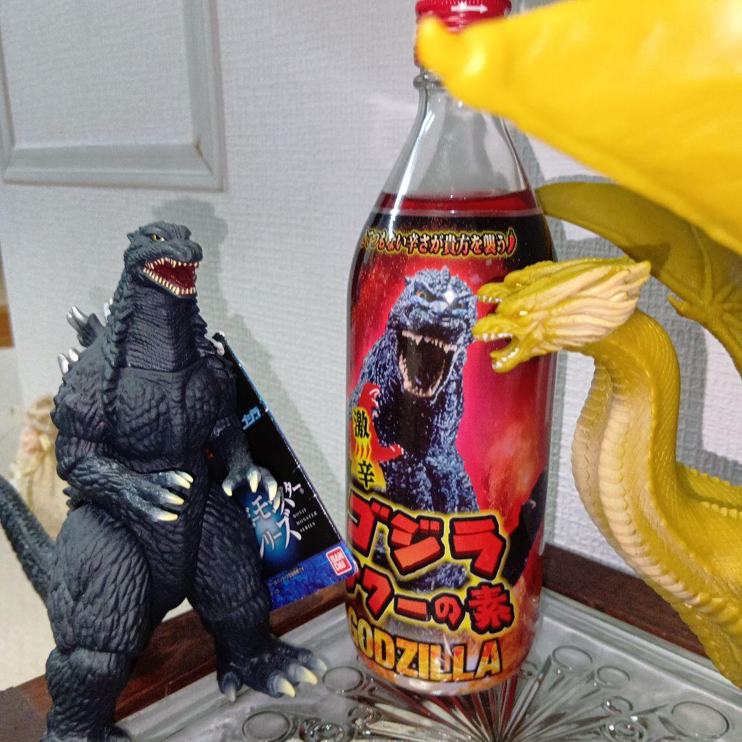 ゴジラ・キングギドラ フィギュア・リキュール激辛３点セット新品