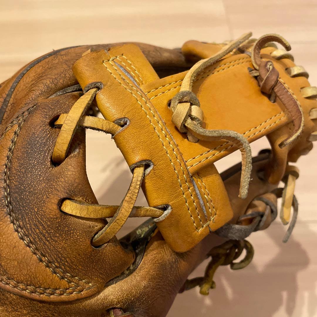 ドナイヤ　硬式内野用グラブ