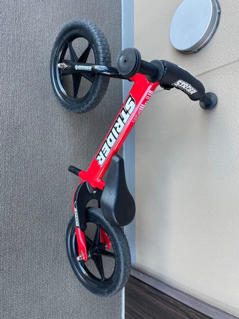 discovery 　STRIDER ストライダー　12インチ　赤