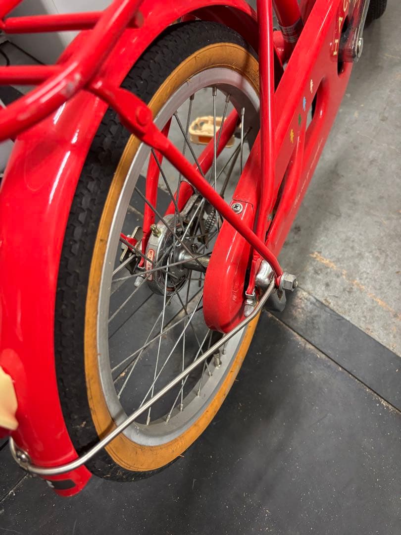 赤い子供用自転車 バスケット付き