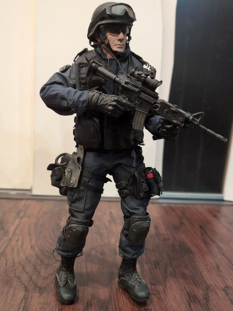さ*ら様 ・SWAT フィギュア ・ホットトイズ ・1/6スケール