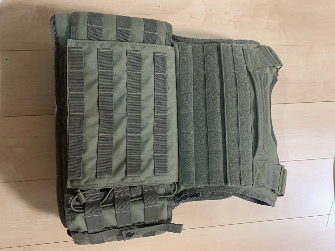 アメリカ製　実物プレートキャリア