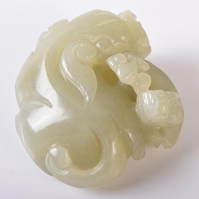 中国　玉石彫刻　神獣　根付　紙鎮　置物　C　8526E