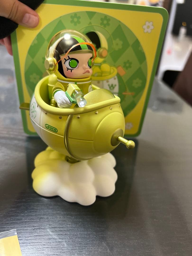 フィリピン限定‼️Space Molly Blooming フィギュア