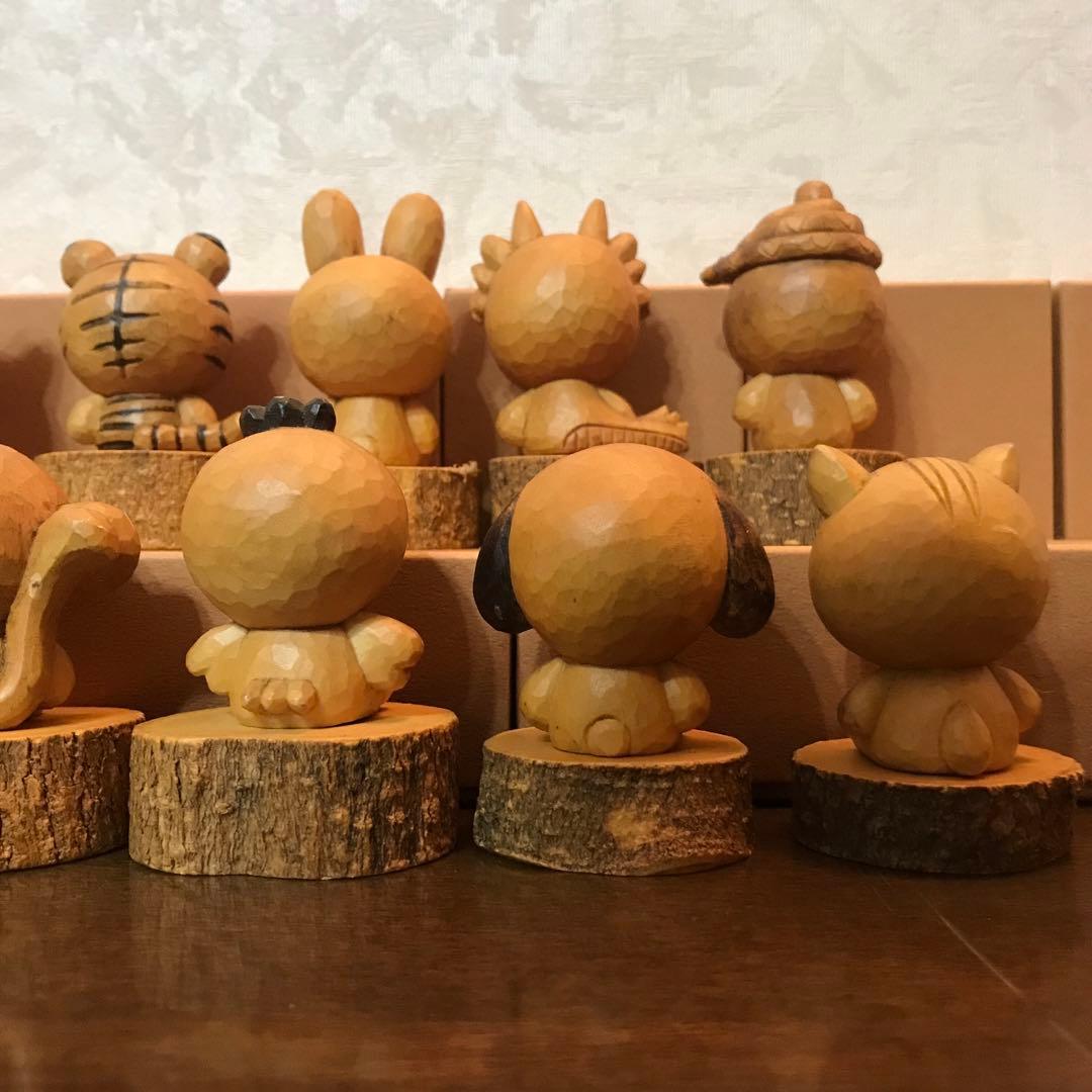 ハローキティ　木彫り　十二支12体セット　箱付き