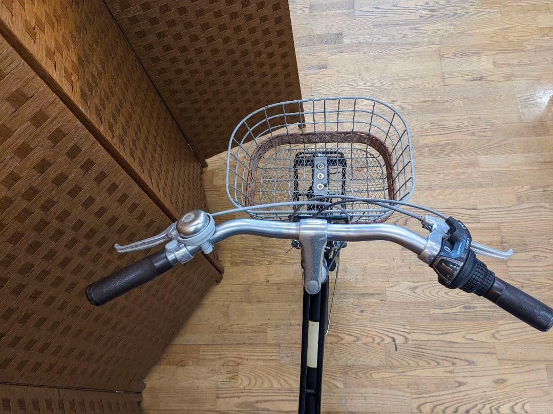 U096 ミニベロ自転車　20インチ 6段変速 カゴ付き　ブラック