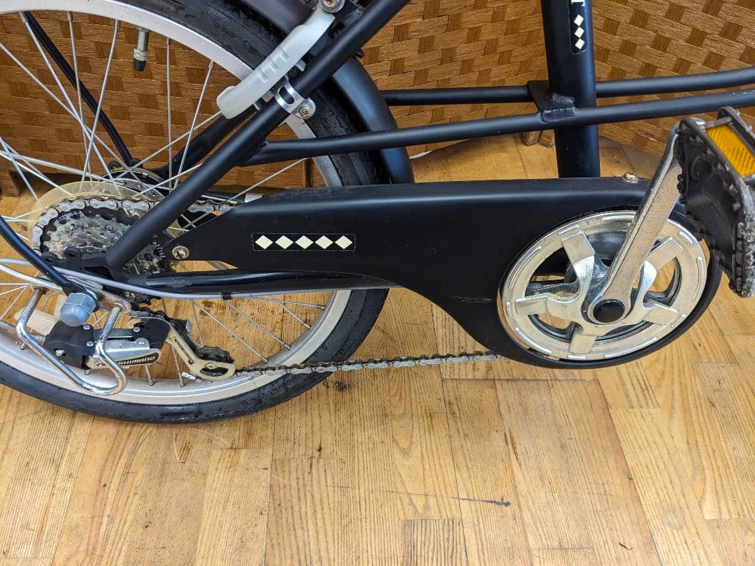 U096 ミニベロ自転車　20インチ 6段変速 カゴ付き　ブラック