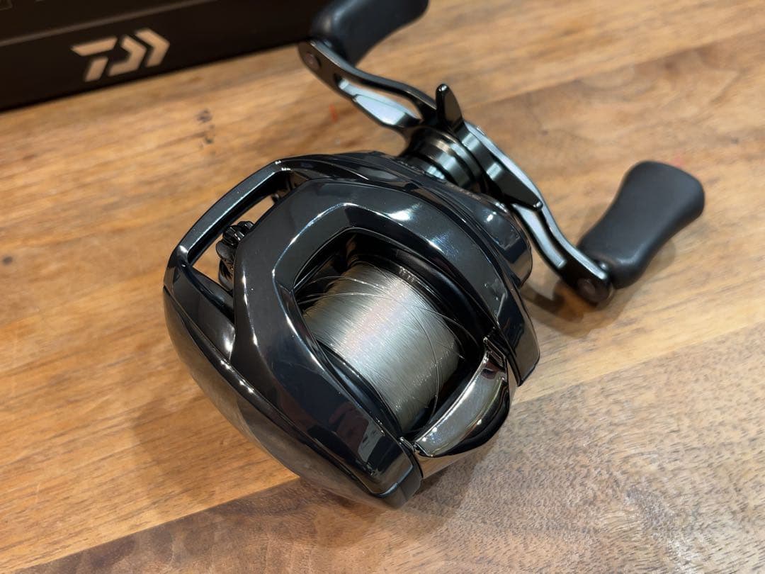 美品 ダイワ 24スティーズSV TW XH 右ハンドル ライン付