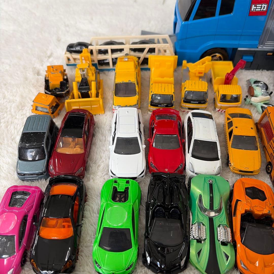 トミカと収納トラックセット