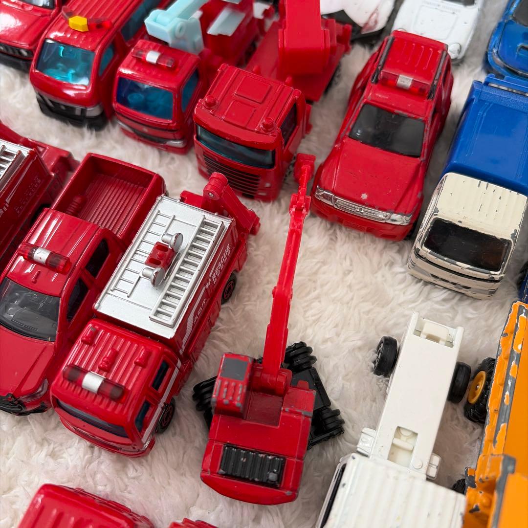 トミカと収納トラックセット