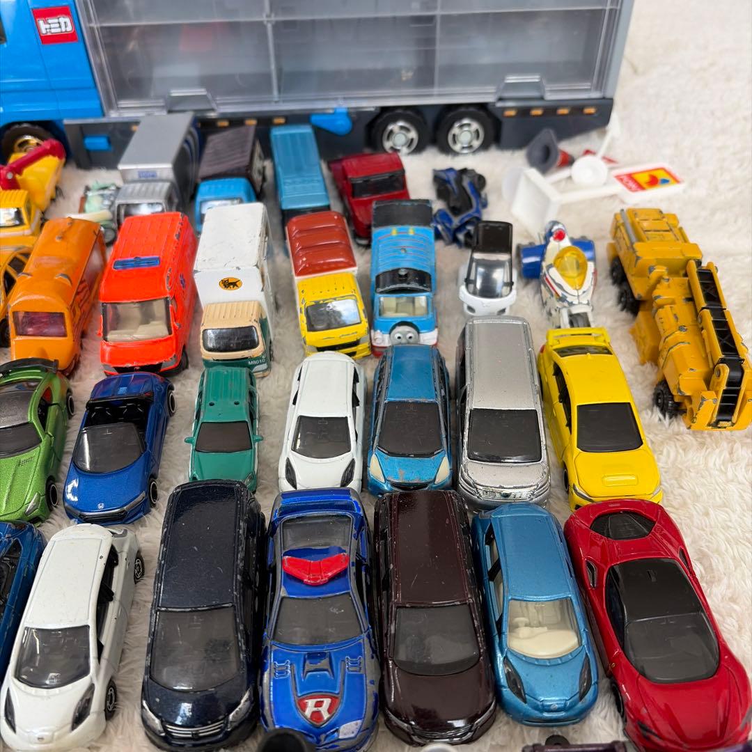 トミカと収納トラックセット