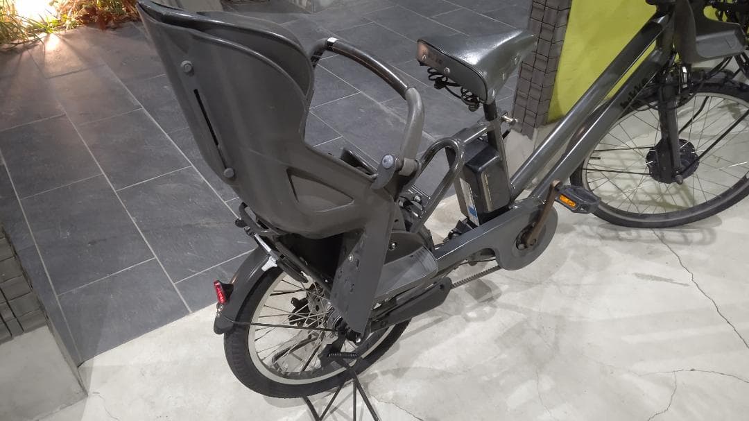 人気色　BIKKE　GRI　デュアルドライブ　電動自転車　ブリヂストン