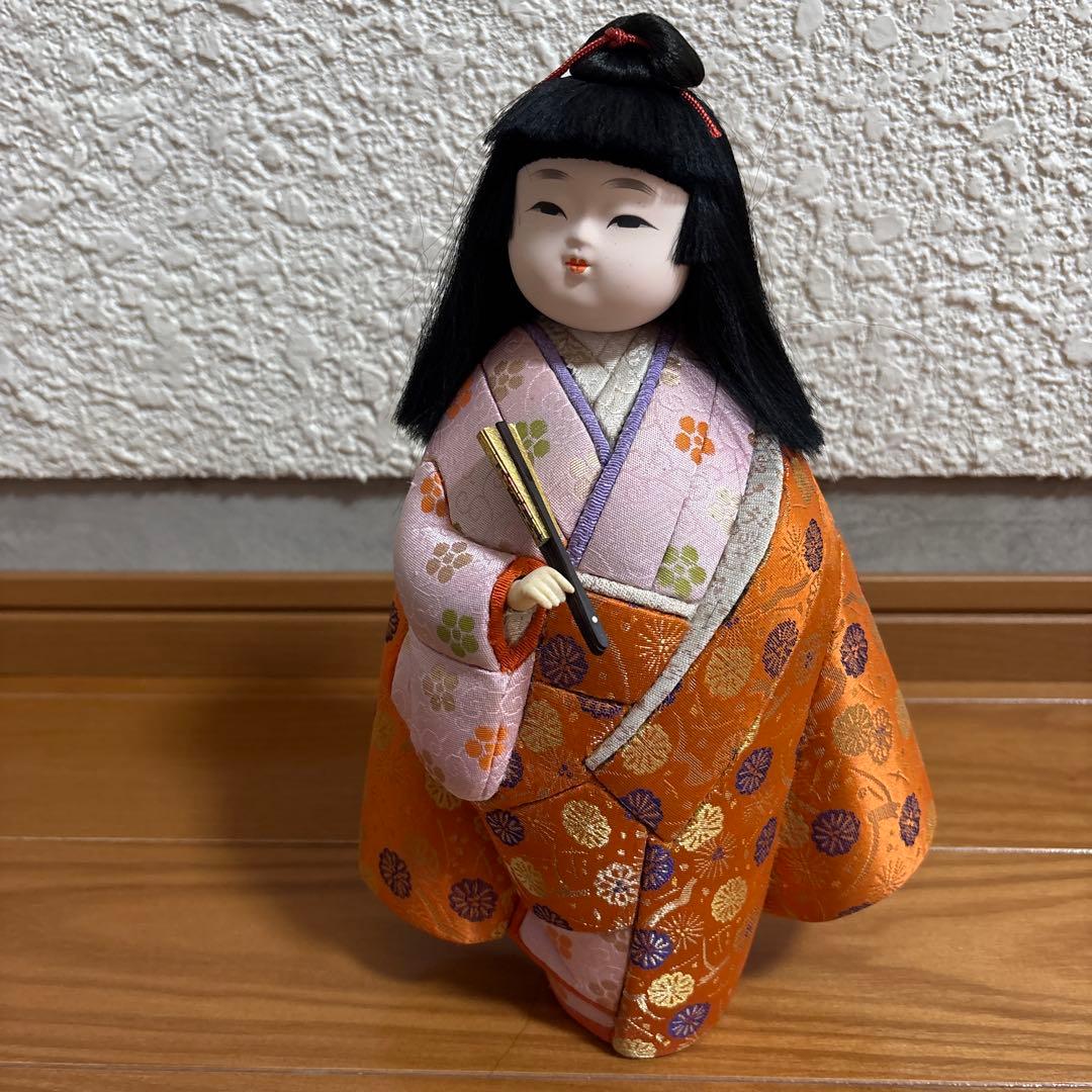 木目込み人形　扇子を持った女の子