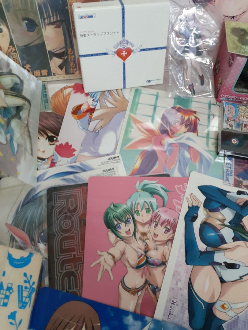 美少女 グッズ まとめ 大量 フィギュア アニメ ゲーム ラバスト 缶バッジ