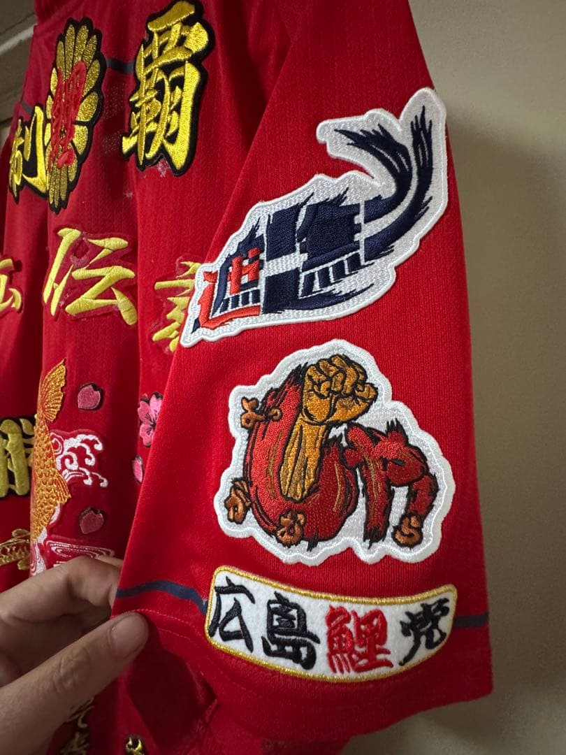 美品　広島カープ 加工ユニフォーム 赤　O