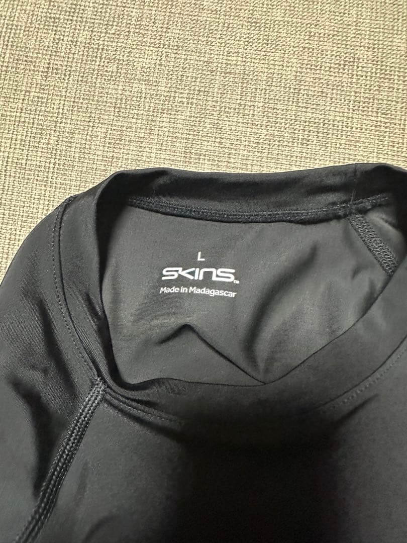 SKINS 長袖トレーニングシャツ L 黒