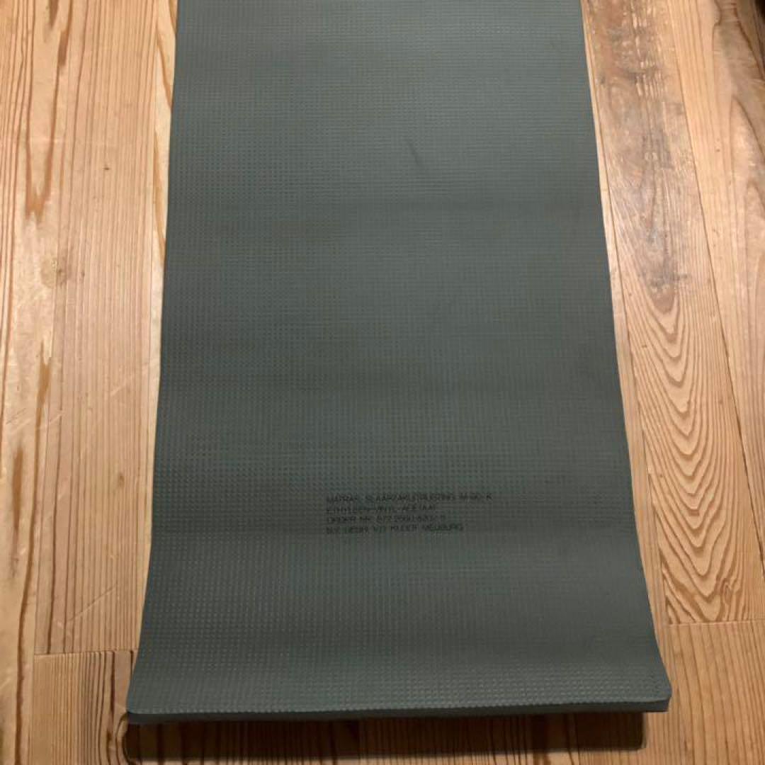 希少 オランダ軍スリーピングマット 収納袋付き