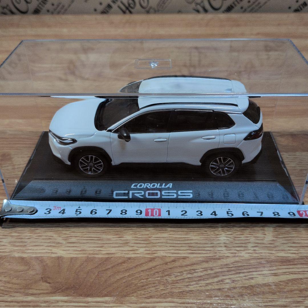 カローラクロス 後期 カラーサンプル プラチナホワイトパール 1/30