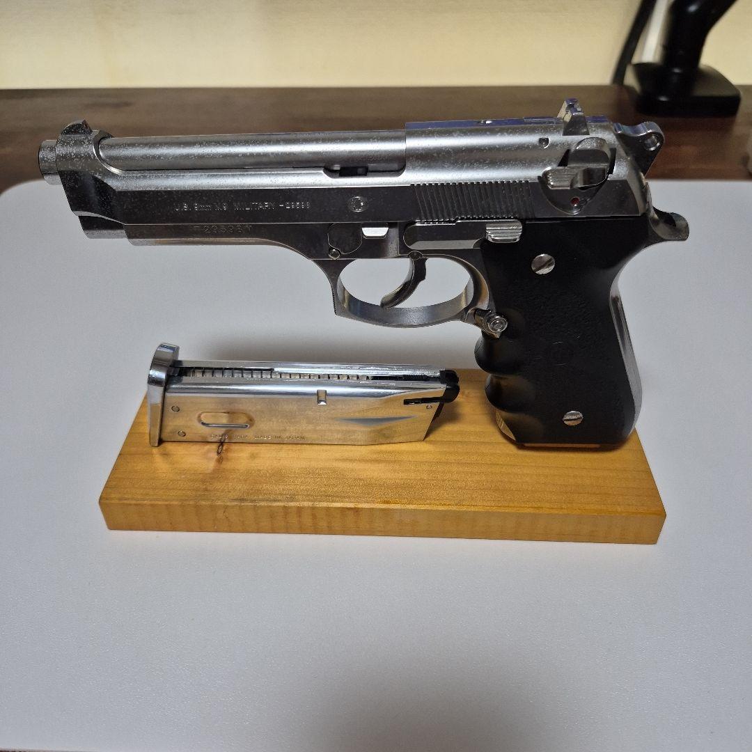 東京マルイ　m92f　ガスブローバック　[スタンド付き]