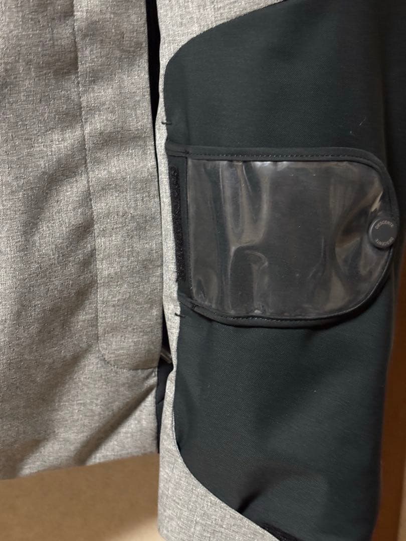 DESCENTEスキージャケットメンズ XO サイズ　黒とグレー