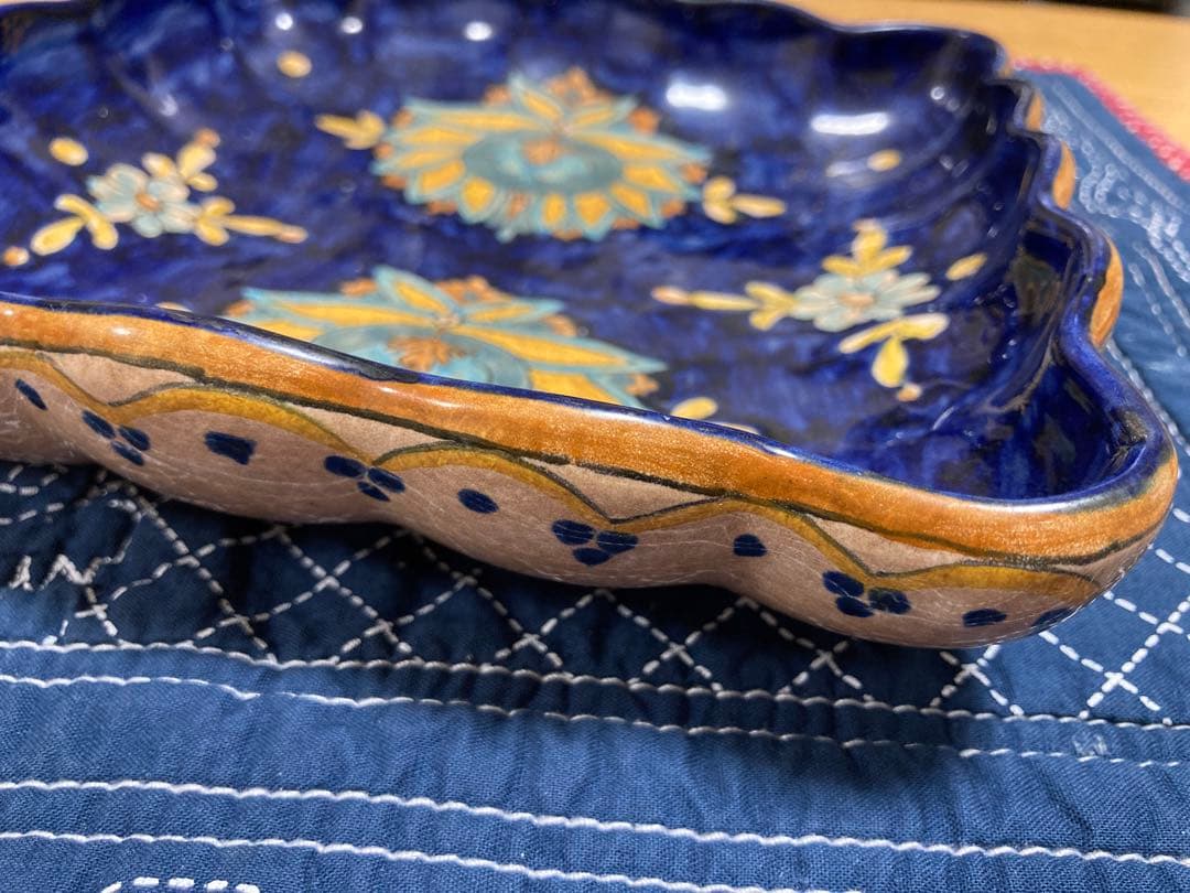 ビアジオリ・グッビオ陶器イタリア. 珍しい(?)四角の盛り皿