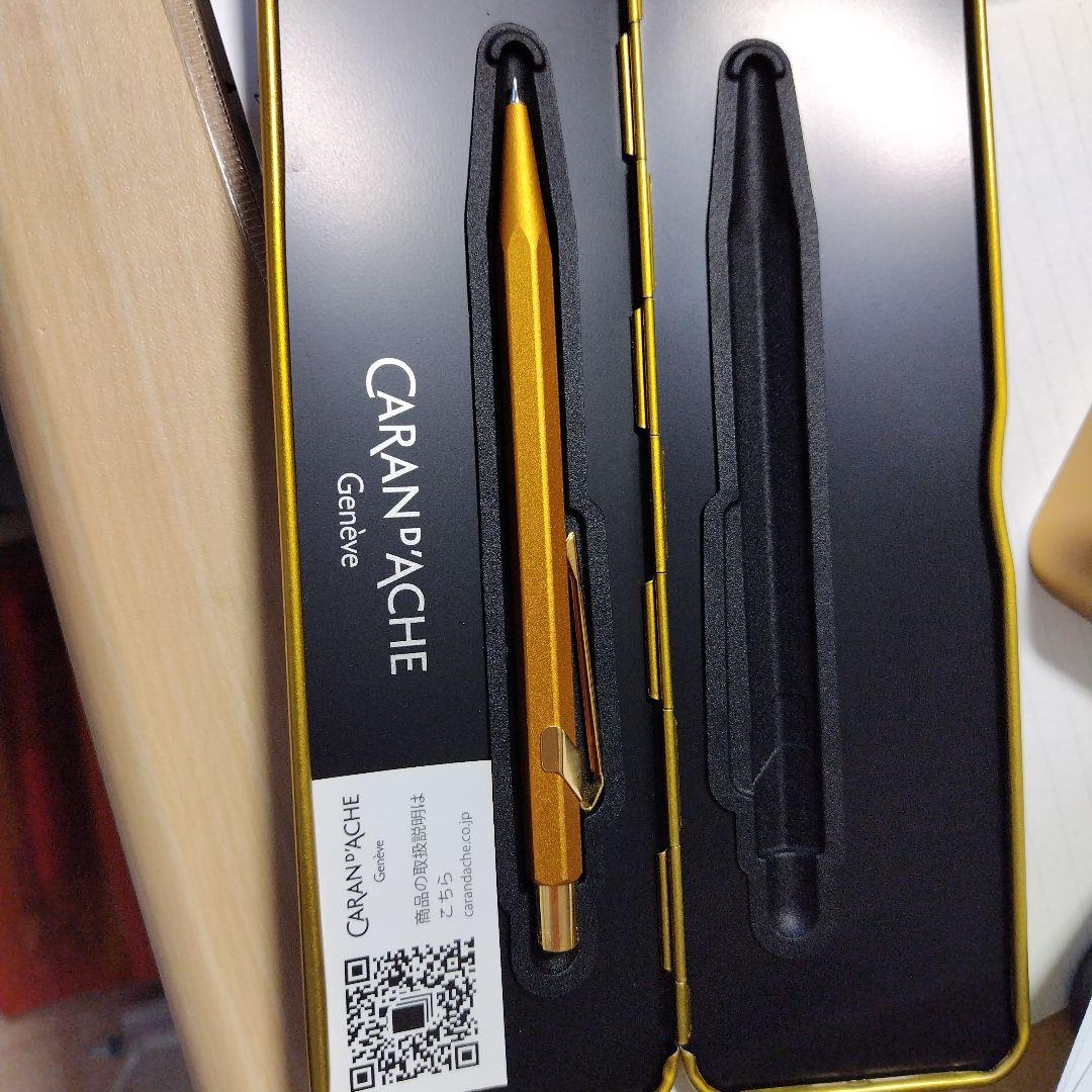 KAWECOのblack、CARANDACHEのgold、KURUTOGAです