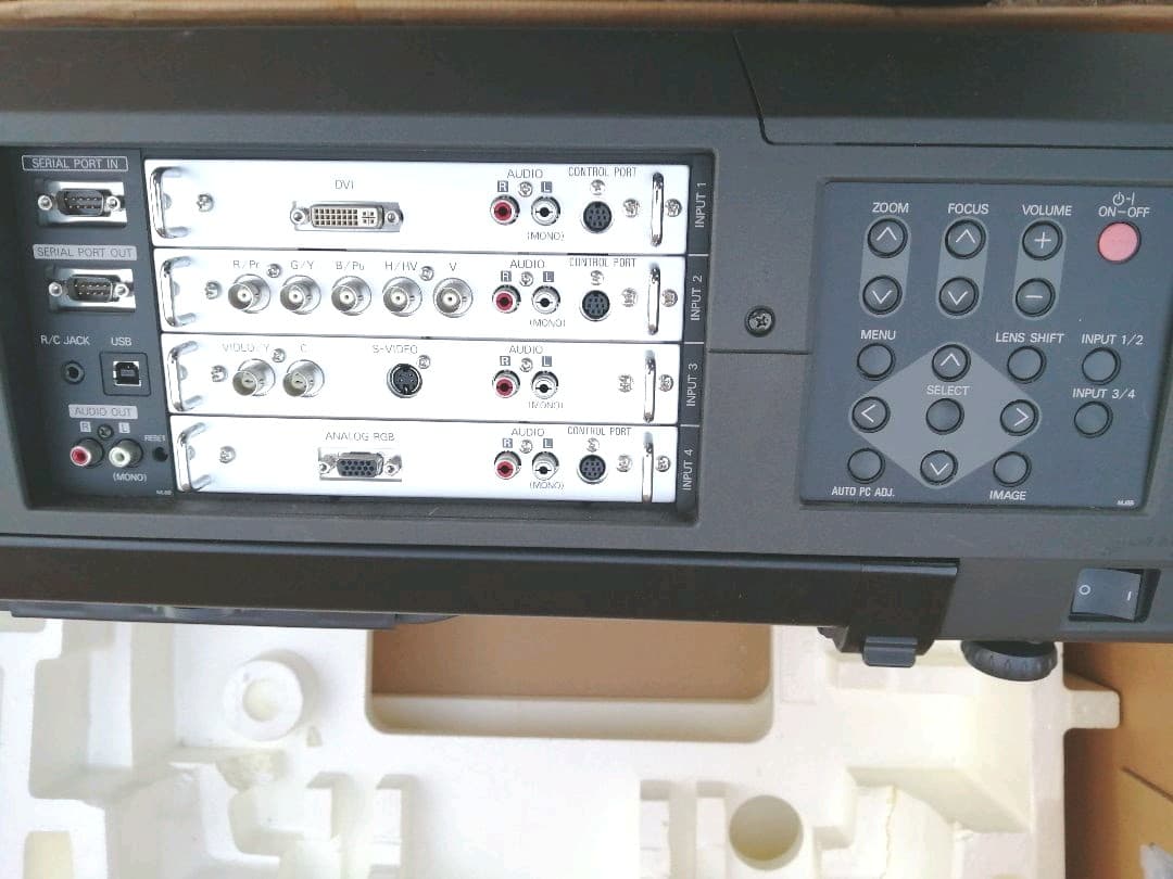 3S-RS1002クリスティプロジェクターロードランナーLB映画定価1000万円