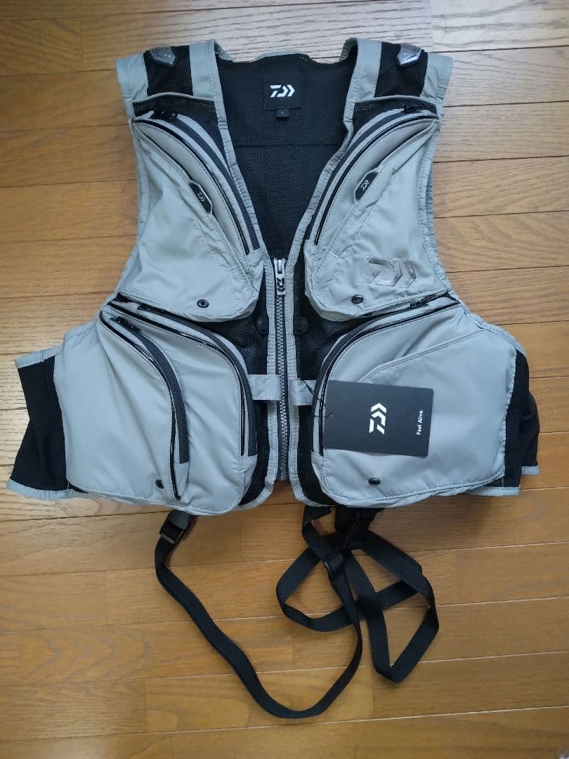 【新品未使用】ダイワ フロートショートベスト DV-3025F L グレー