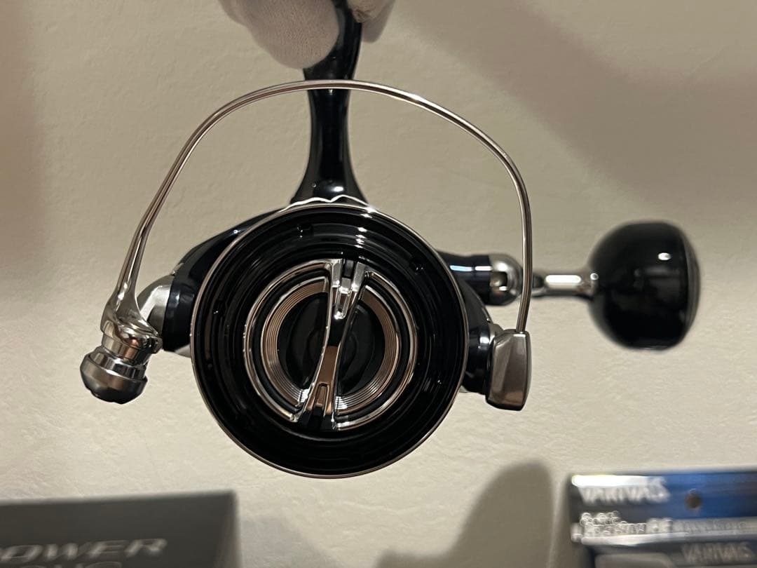 【美品】シマノ　２１ツインパワーＳＷ６０００HG 替スプール、新品ライン付き