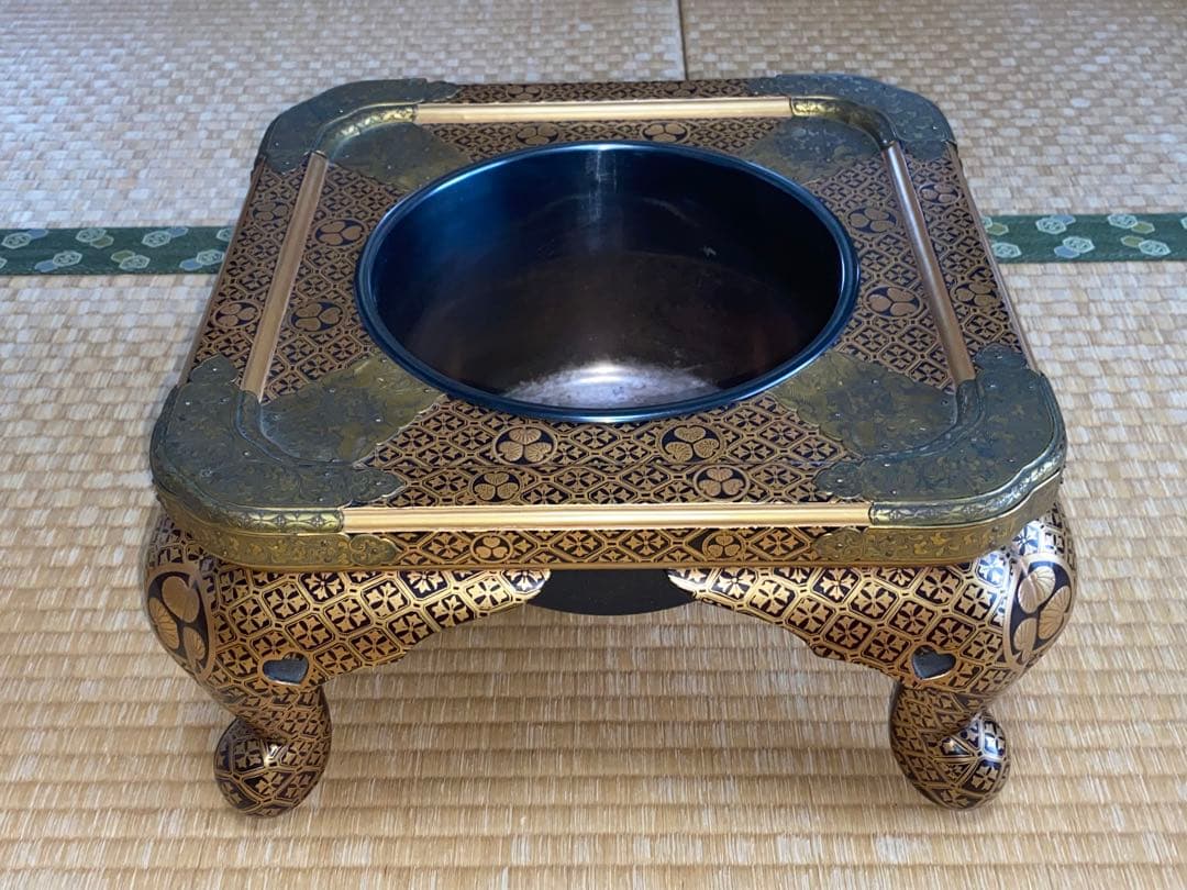 Qqqqw 大名家伝来品梨地高蒔絵徳川家葵紋入火鉢！